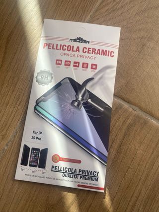 Pack Protección iPhone 15 Pro: ESR y Spigen