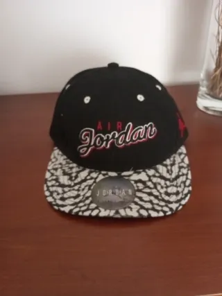 Gorra Jordan Air Negra y Multicolor