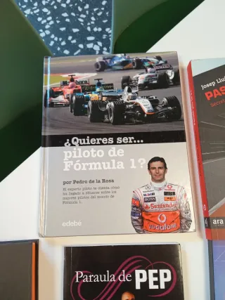 Lote 7 libros: F1, fútbol, Iniesta, Piqué, Márquez