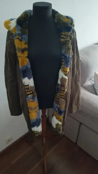 Chaquetón verde militar con forro multicolor