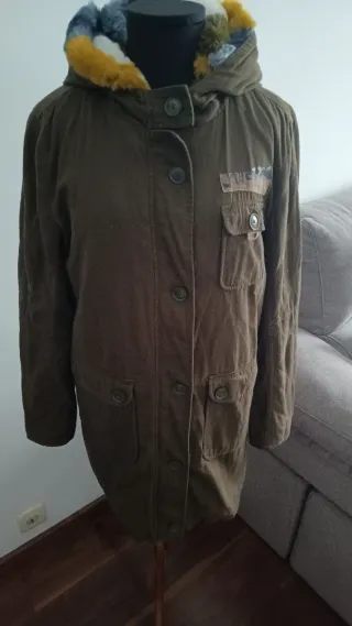 Chaquetón verde militar con forro multicolor