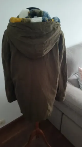 Chaquetón verde militar con forro multicolor