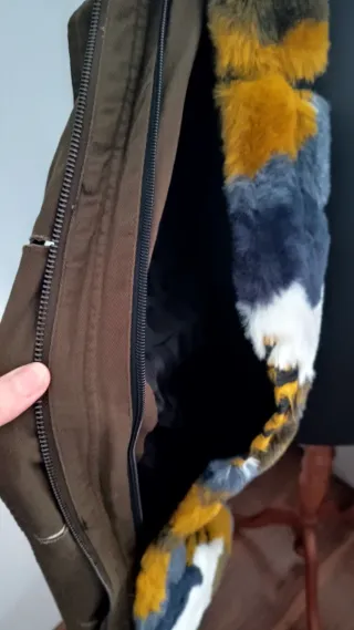 Chaquetón verde militar con forro multicolor