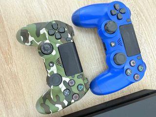 PS4 Slim Nera + 2 Controller