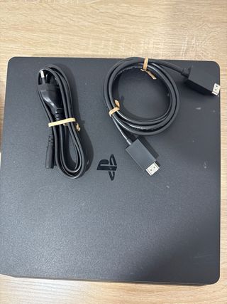 PS4 Slim Nera + 2 Controller