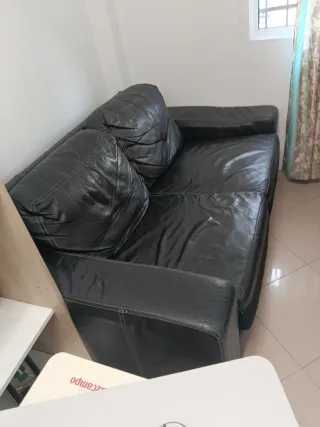Sofá de 2 plazas en cuero negro