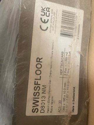 13 láminas suelo madera suiza