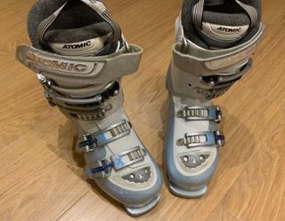 Botas de esquí Atomic Talla 24.