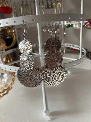 Pendientes largos plateados círculos