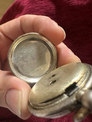 Reloj de bolsillo de plata antiguo