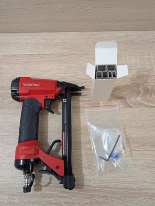 Grapadora Neumática WORKPRO + 1500 Grapas