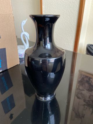 Jarrón porcelana negro y dorado