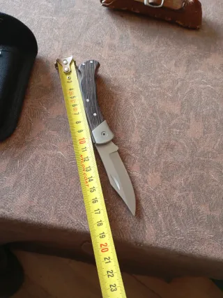 Herramienta de madera y metal