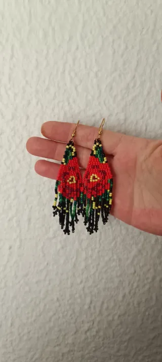 Pendientes de cuentas hechos a mano