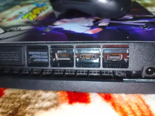 PS4 (PlayStation 4) + 4 Giochi