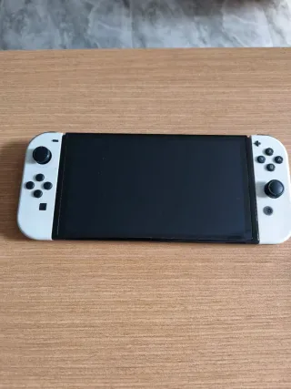 Nintendo Switch OLED Bianca