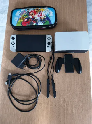 Nintendo Switch OLED Bianca