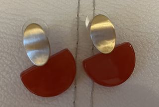 Pendientes Parfois granates y dorados sin usar