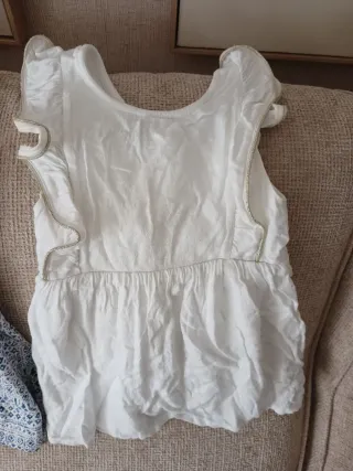 Lote 3 camisetas + 2 vestidos niña. Talla 3 años.
