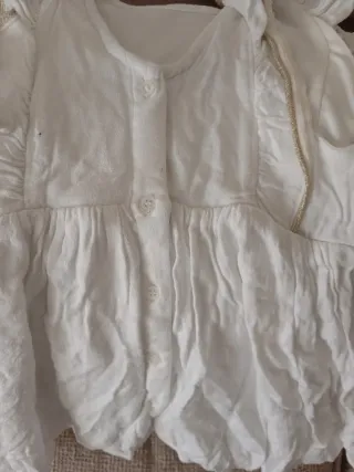 Lote 3 camisetas + 2 vestidos niña. Talla 3 años.