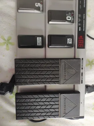 Behringer FCB1010 MIDI (buen estado)