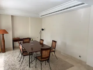 Mesa de comedor con 6 sillas