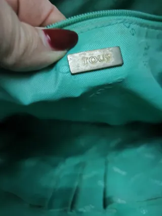 Bolso blanco con detalle le falta un poco piél