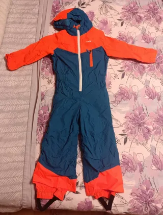Traje de nieve Decathlon azul y naranja