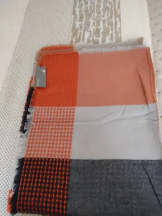 Bufanda Parfois cuadros naranja y beige