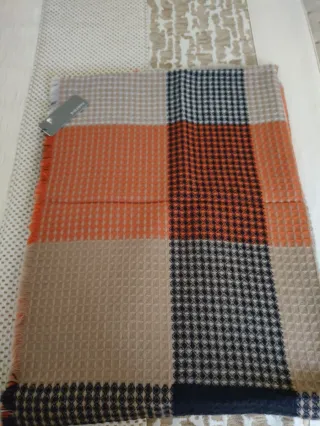 Bufanda Parfois cuadros naranja y beige