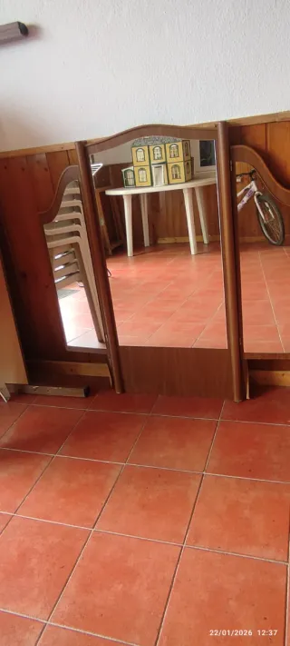 Espejo de cuerpo entero con marcos de madera