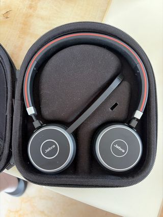 Auriculares Jabra con micrófono y caja