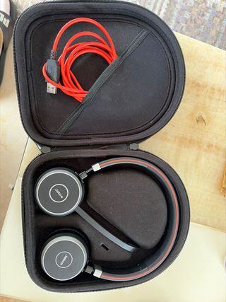 Auriculares Jabra con micrófono y caja