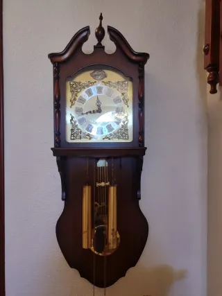Reloj de Pared Clásico con Pesas. Nuevo .