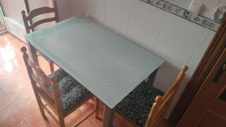 Mesa y 4 sillas cristal y madera