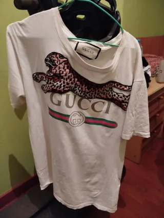 Camiseta Gucci con bordado de leopardo Talla L