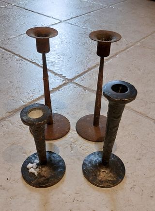 JUEGO DE 4 CANDELABROS METALICOS