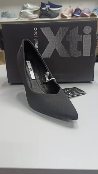 Zapatos de tacón Xti negros talla 37
