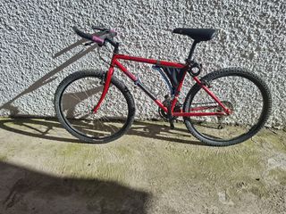 Bicicleta casi nueva Specialized Rockhopper Roja