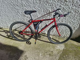 Bicicleta casi nueva Specialized Rockhopper Roja