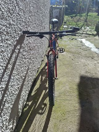 Bicicleta casi nueva Specialized Rockhopper Roja