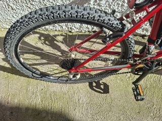 Bicicleta casi nueva Specialized Rockhopper Roja