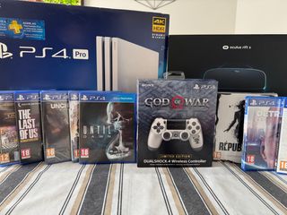 Pacchetto PS4 Pro + Oculus Rift S + Controller God of War + 8 giochi