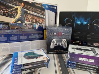 Pacchetto PS4 Pro + Oculus Rift S + Controller God of War + 8 giochi