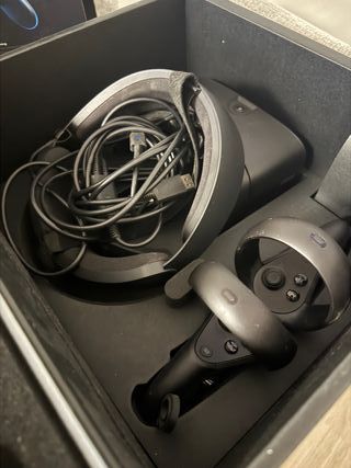 Pacchetto PS4 Pro + Oculus Rift S + Controller God of War + 8 giochi