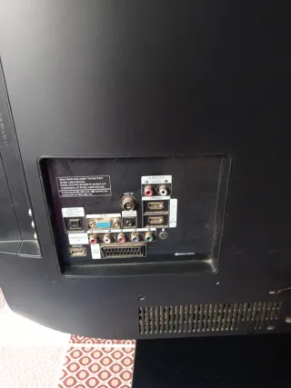 Televisor Samsung Negro y Rojo,43pulgadas