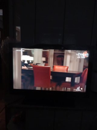 Televisor Samsung Negro y Rojo,37pulgadas