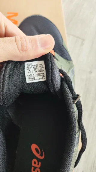 Zapatillas Trail Asics Verdes y Naranjas