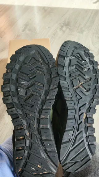 Zapatillas Trail Asics Verdes y Naranjas