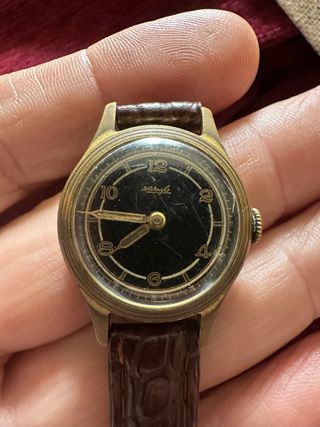 Reloj Zaria Negro y Dorado cuerda